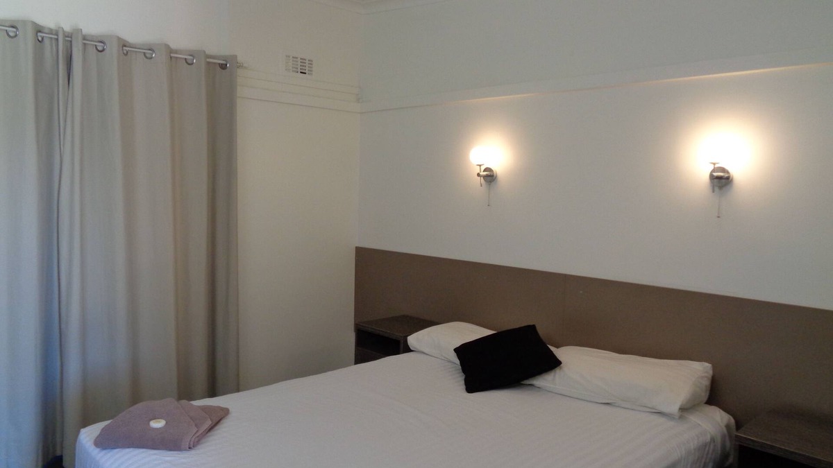 Queanbeyan Hotel | Parkway Motel