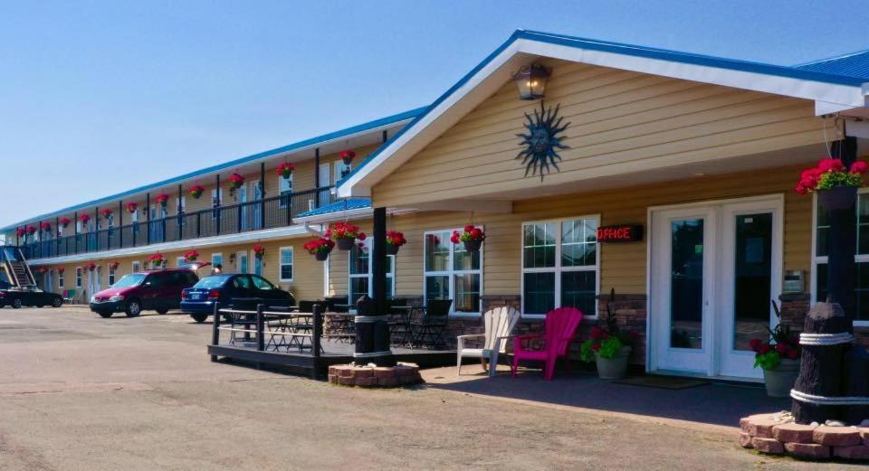 Shediac Hotel | Parlee Beach Motel
