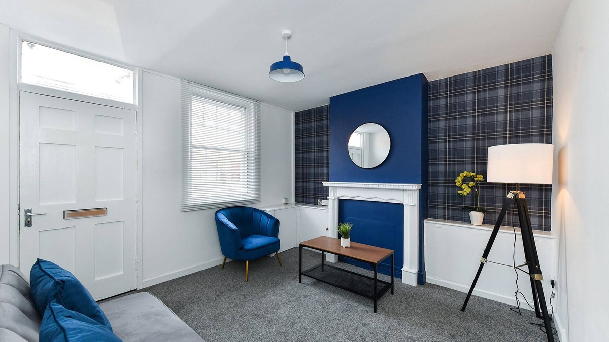 Newark House | Parliament Street - Modernized 2 bedroom apartment with enclosed garden