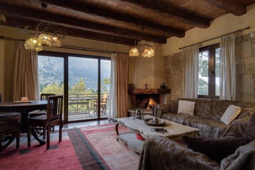 Eptalofos Ski Chalet | Parnassus Dreamwood Chalet