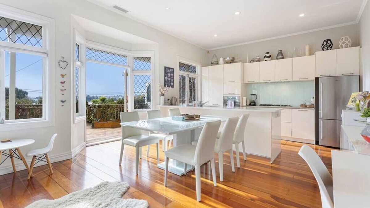 Parnell House | Parnell home with stunning views