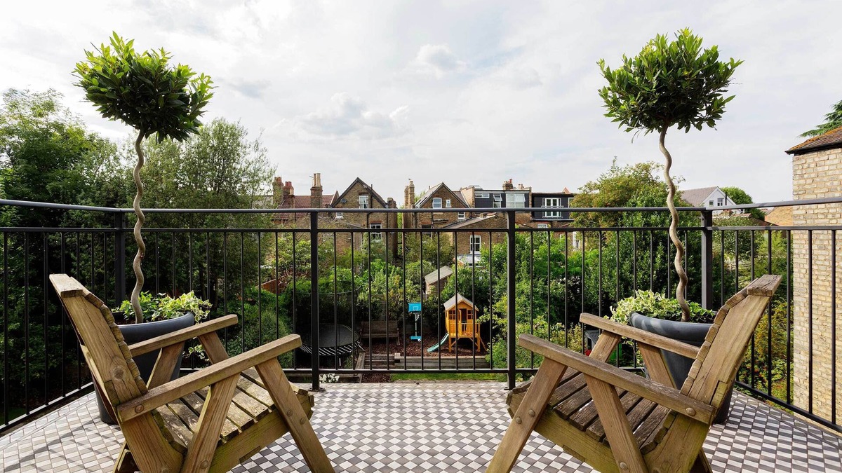 Stroud Green House | Parquet Perfection in North London, by Veeve