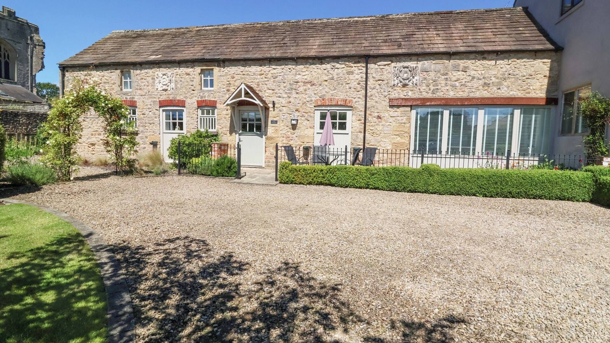 Bedale Cottage | PARR COTTAGE, character holiday cottage, with a garden in Bedale