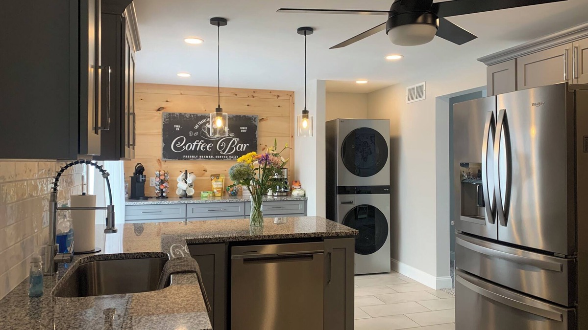 East York House | Parrot Bay Ranchern3 Bedroom 2 Full BathnEV Charging StationnWiFi , central HVAC