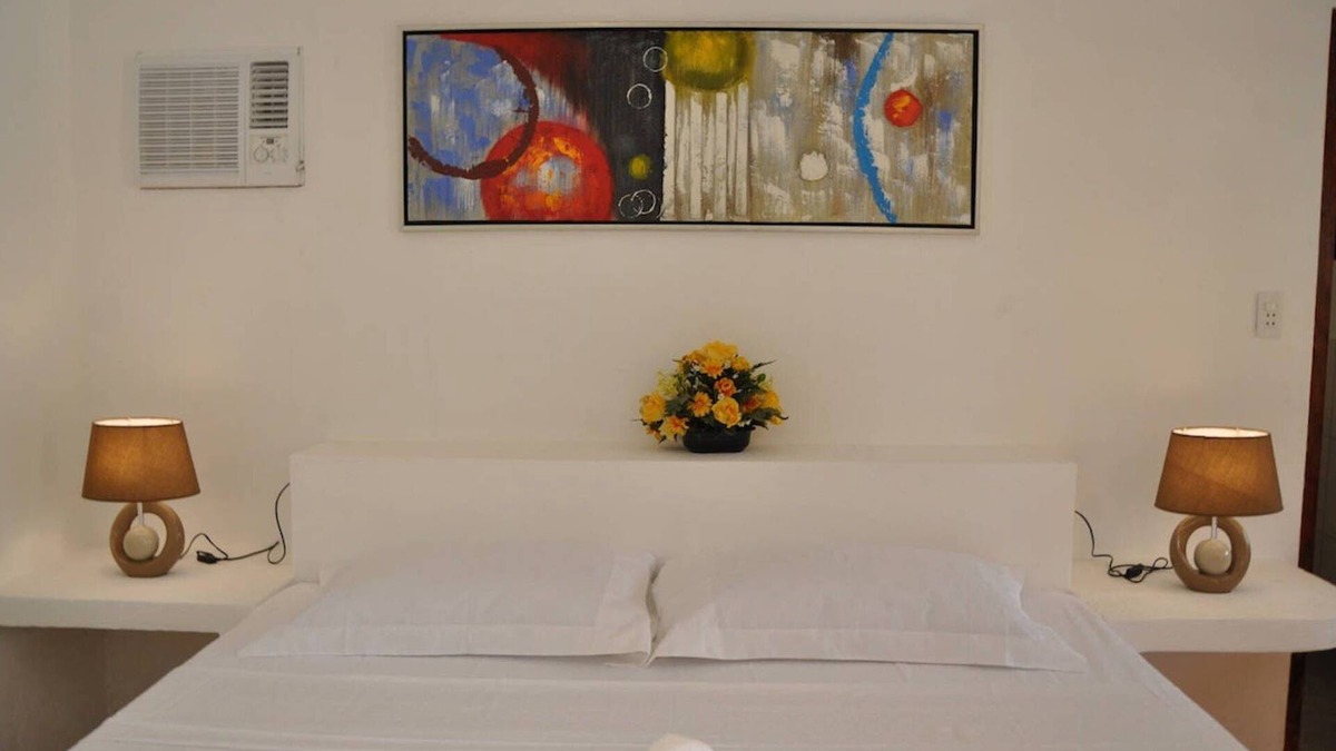 Basdiot Cottage | Parrot Resort Deluxe Room 2 - Moalboal