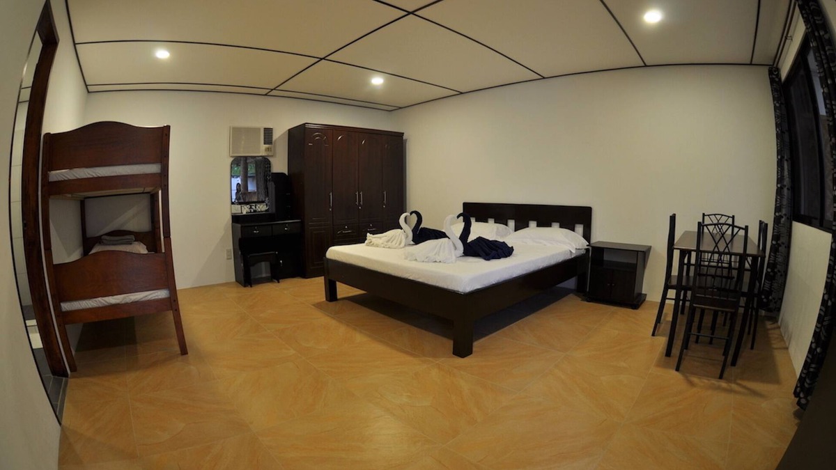 Basdiot Cottage | Parrot Resort Family Room - Moalboal