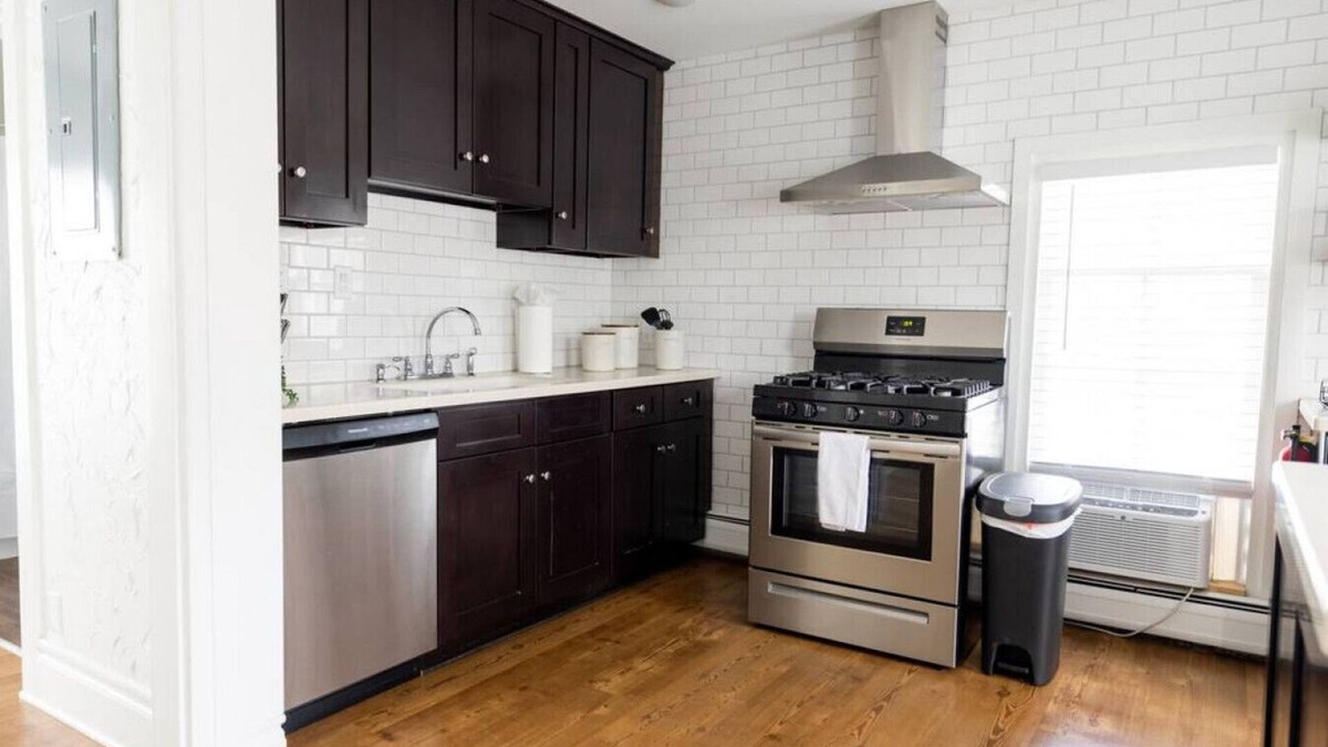 Clarkston Condo | Parsonage and Main Street Suite - Millpond Inn
