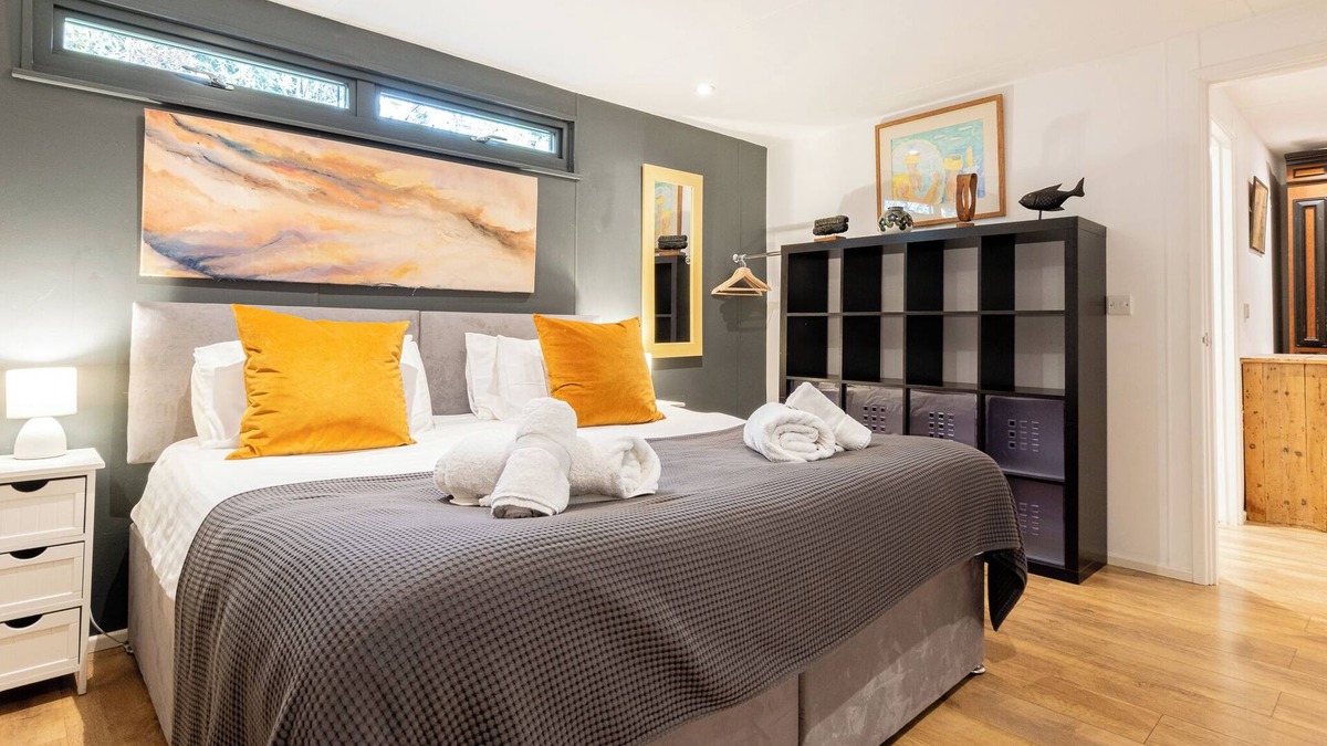 Birlingham House | Parsons Pleck-6BD with Swimming Pool