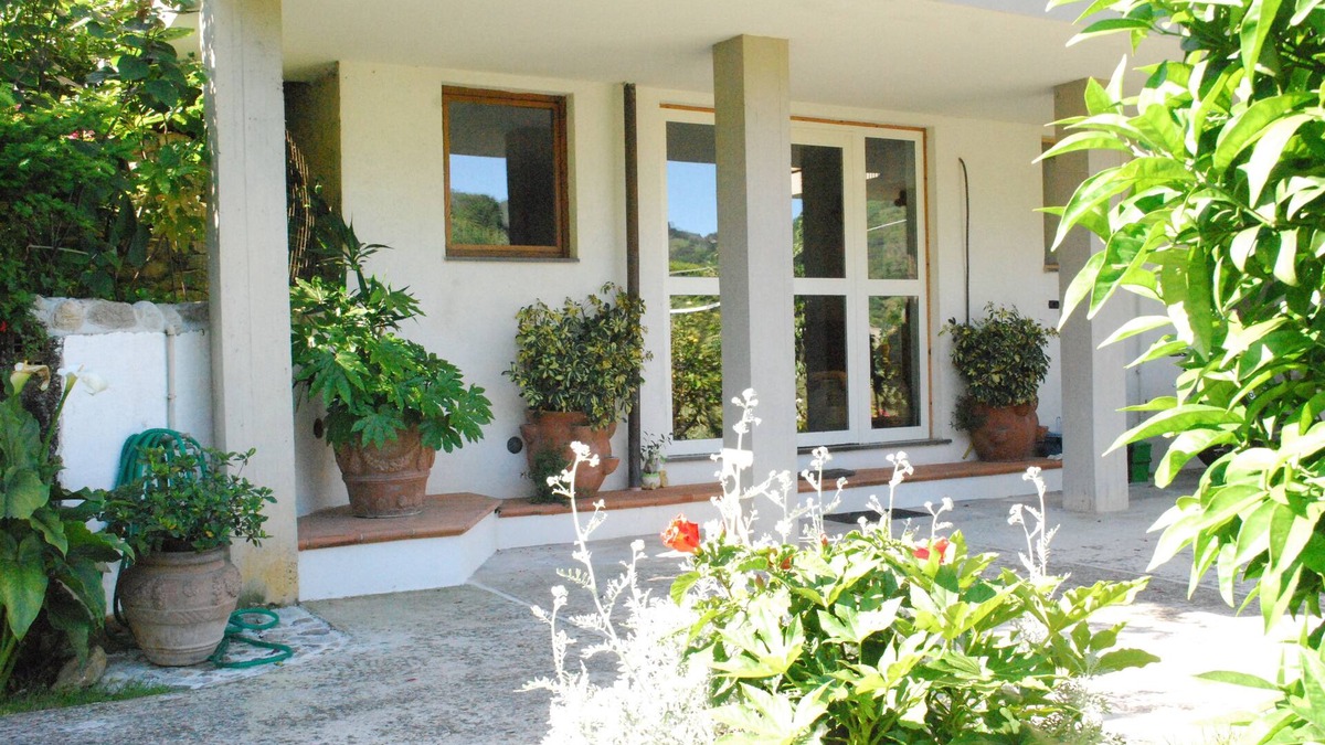 Strettoia Apartment | Part of asa with garden and pool