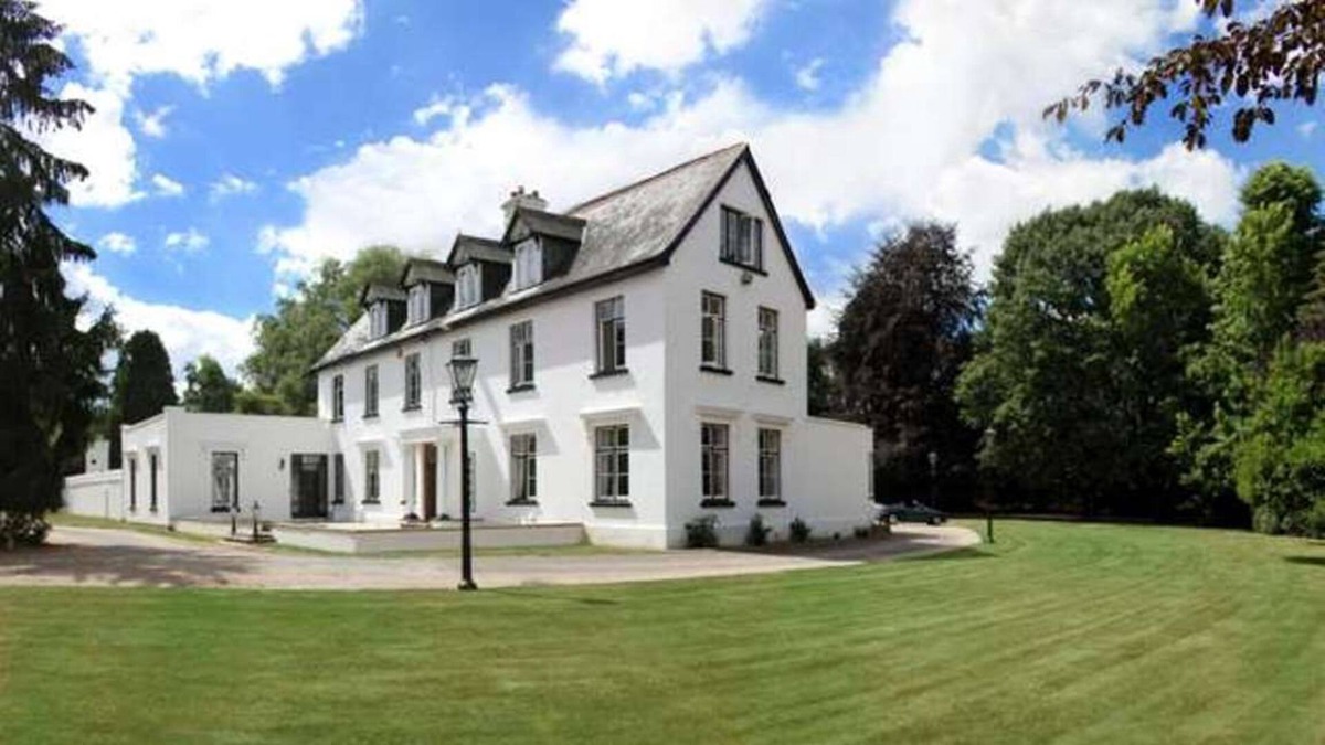 Fifield House | PART OF COUNTRY HOUSE WITH USE OF POOL AND PRIVATE GARDEN