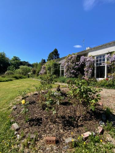 Parteen Villa | Parteen A Lax, River House & Gardens