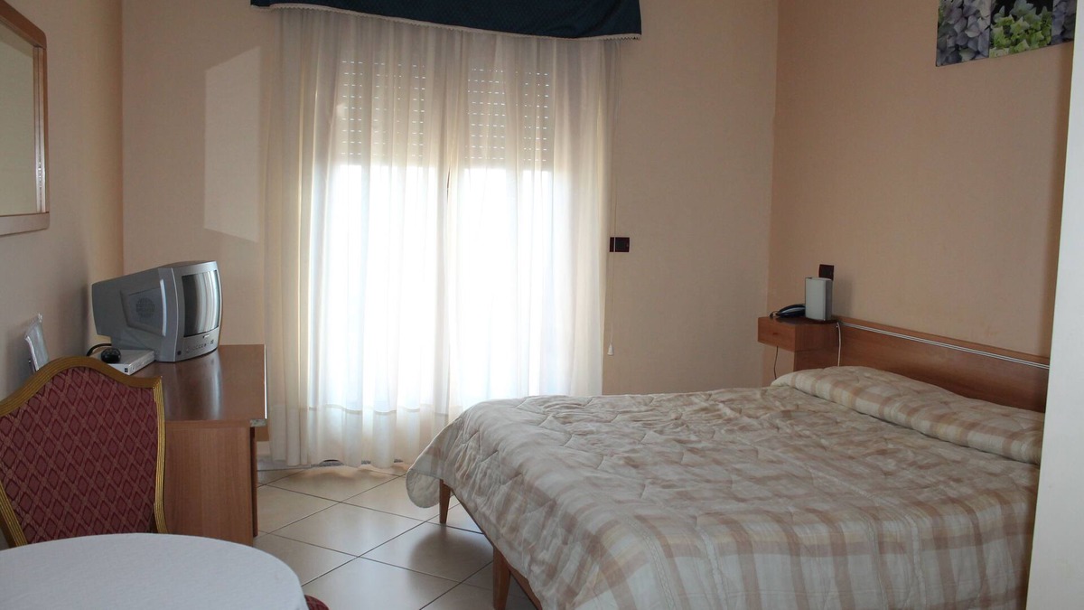 Ospedaletto D'Alpinolo Hotel | PARTENIO ROOM - ROYAL HOTEL