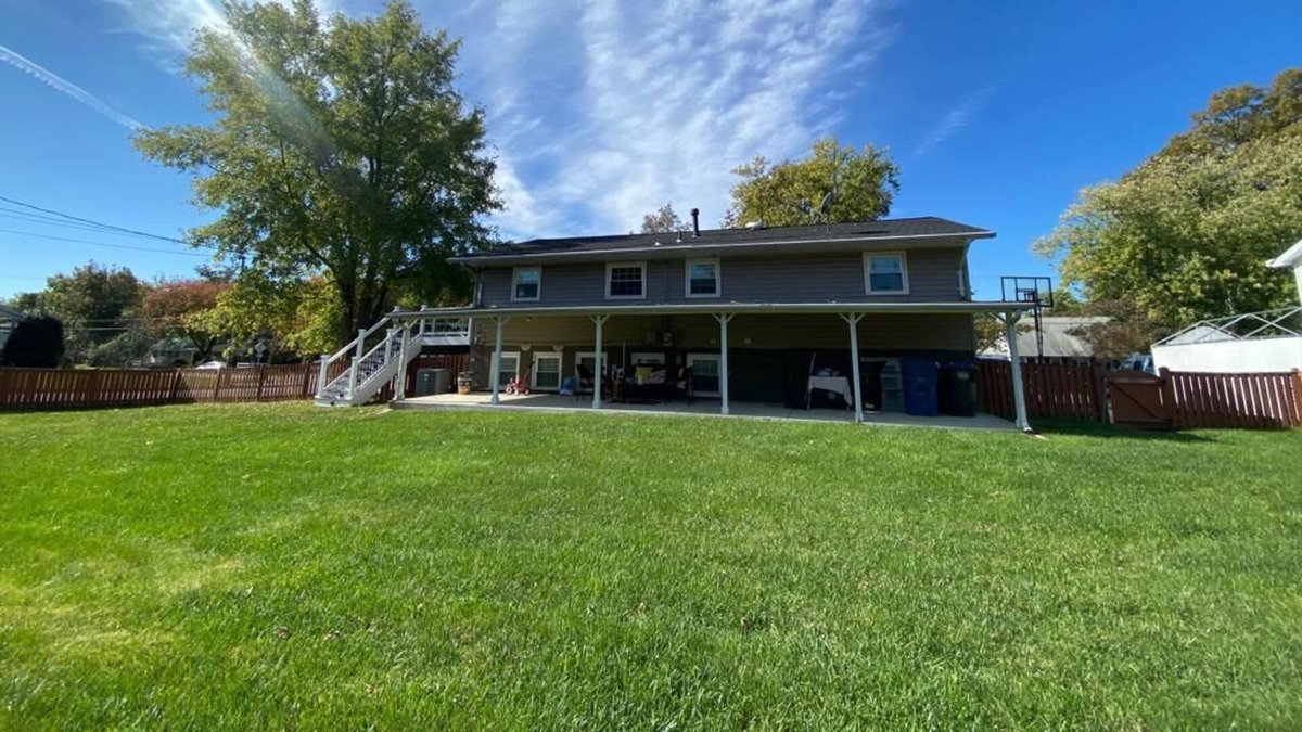 Mount Vernon House | Partial Basement with private kitchen, Bathroom , washer Dryer & walk-in closet!