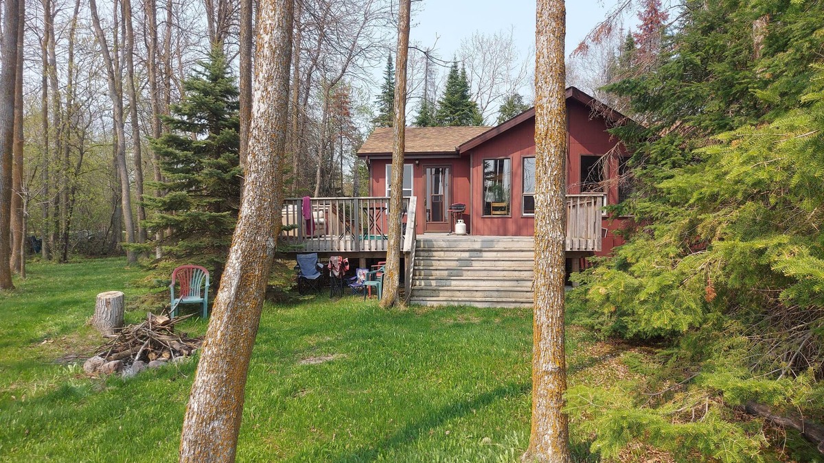 Riverton House | Partial lake view cabin at Balaton Beach with handicap access