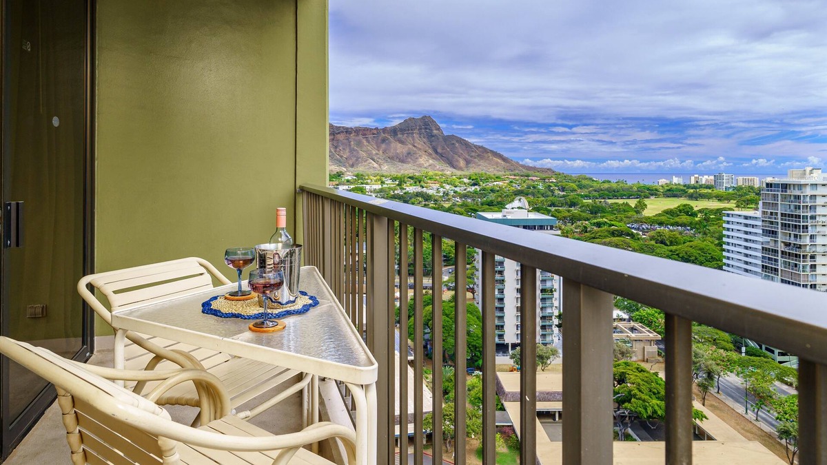 Waikiki Condo | Partial Ocean View Waikiki Suite, Close to beach, AC, Free Wi-Fi & Pool!