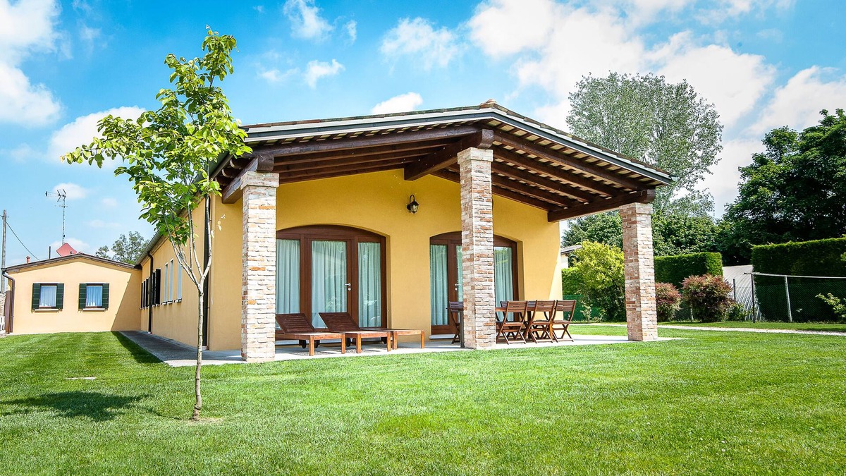 Oriago House | "Particulars of Brenta" - Chiara accommodation - Comfortable house with garden in Venice