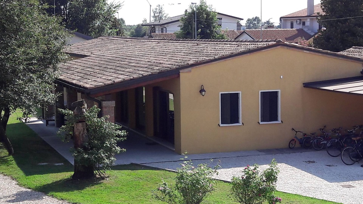 Oriago House | "Particulars of the Brenta" - Rose accommodation - House with garden convenient to Venice