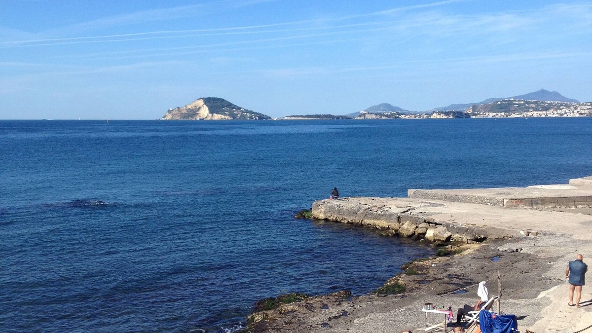 Pozzuoli Apartment | Parva Domus: Domus Magnus