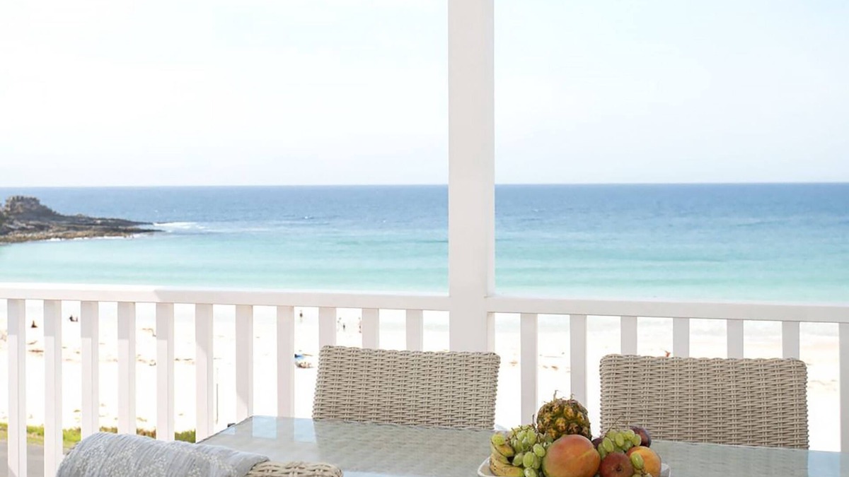 Mollymook Beach House | Pas Beach House Apartment 1