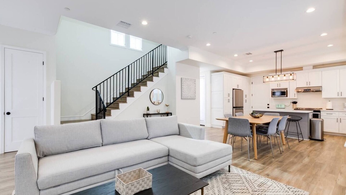 Lamanda Park House | Pasadena Home- Walking Dist. to Rose Bowl Parade