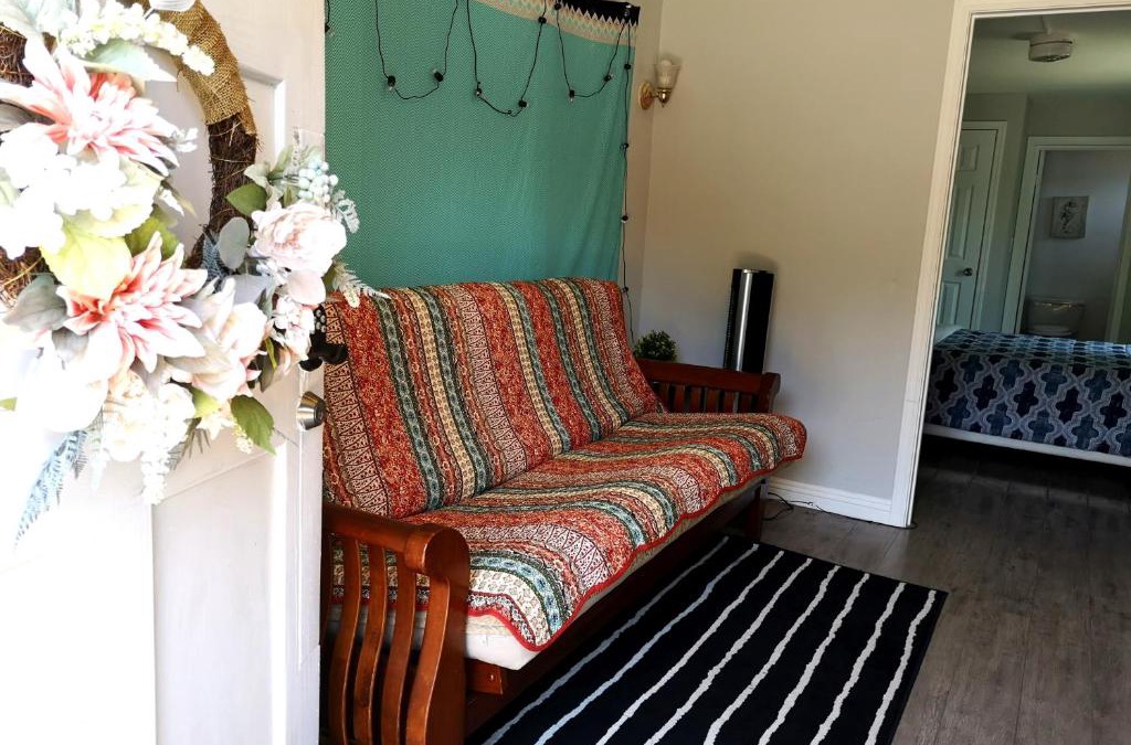 East Pasadena House | Pasadena suite with private entrance