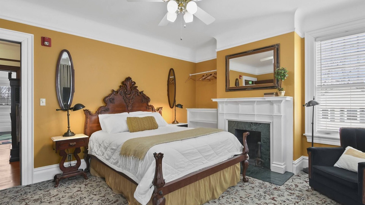 Springfield Hotel | Pasfield House Historic Mansion: The George Suite