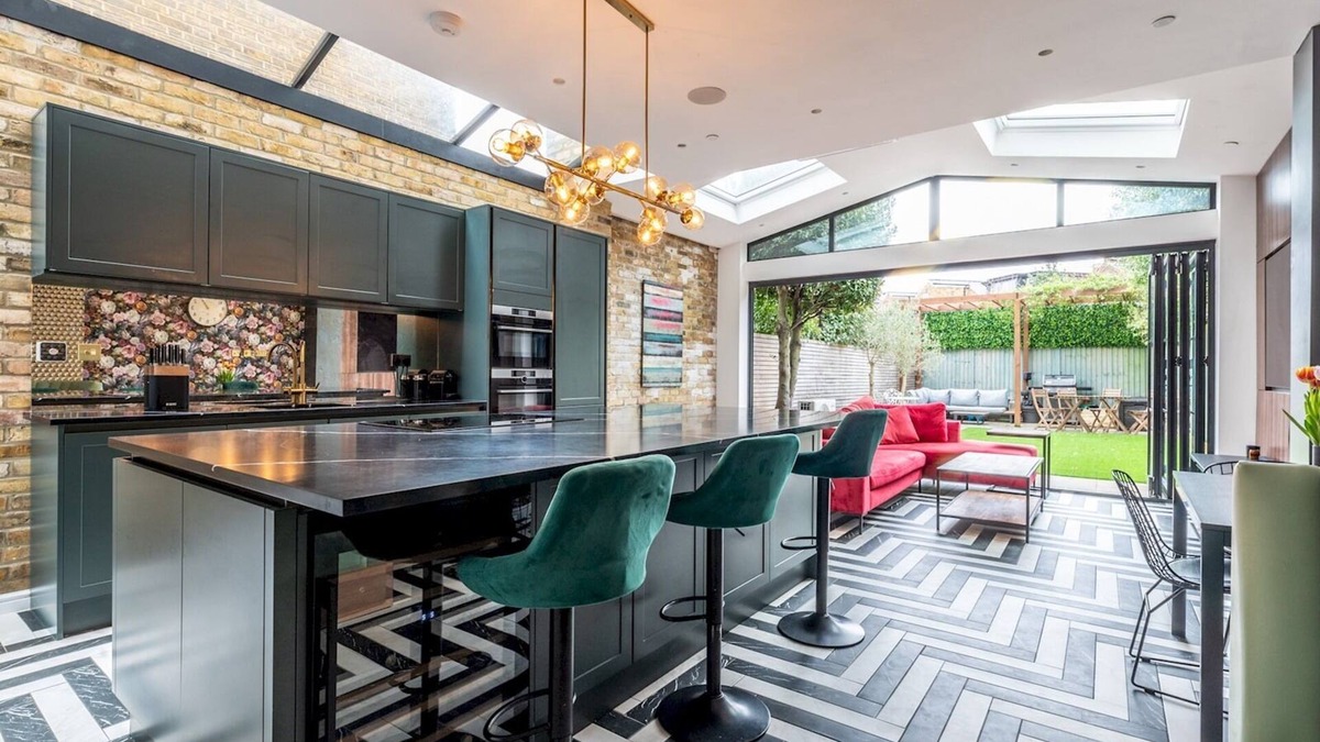 Canbury House | Pass the Keys | Gorgeous 4 bedroom with parking, Kingston, London