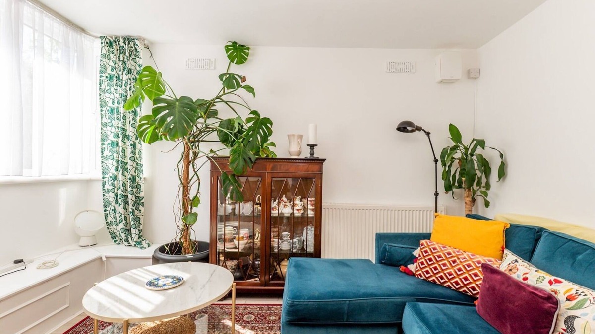 Coombe Hill Apartment | Pass the Keys | Charming, Tranquil 2 BR Kingston Escape, London