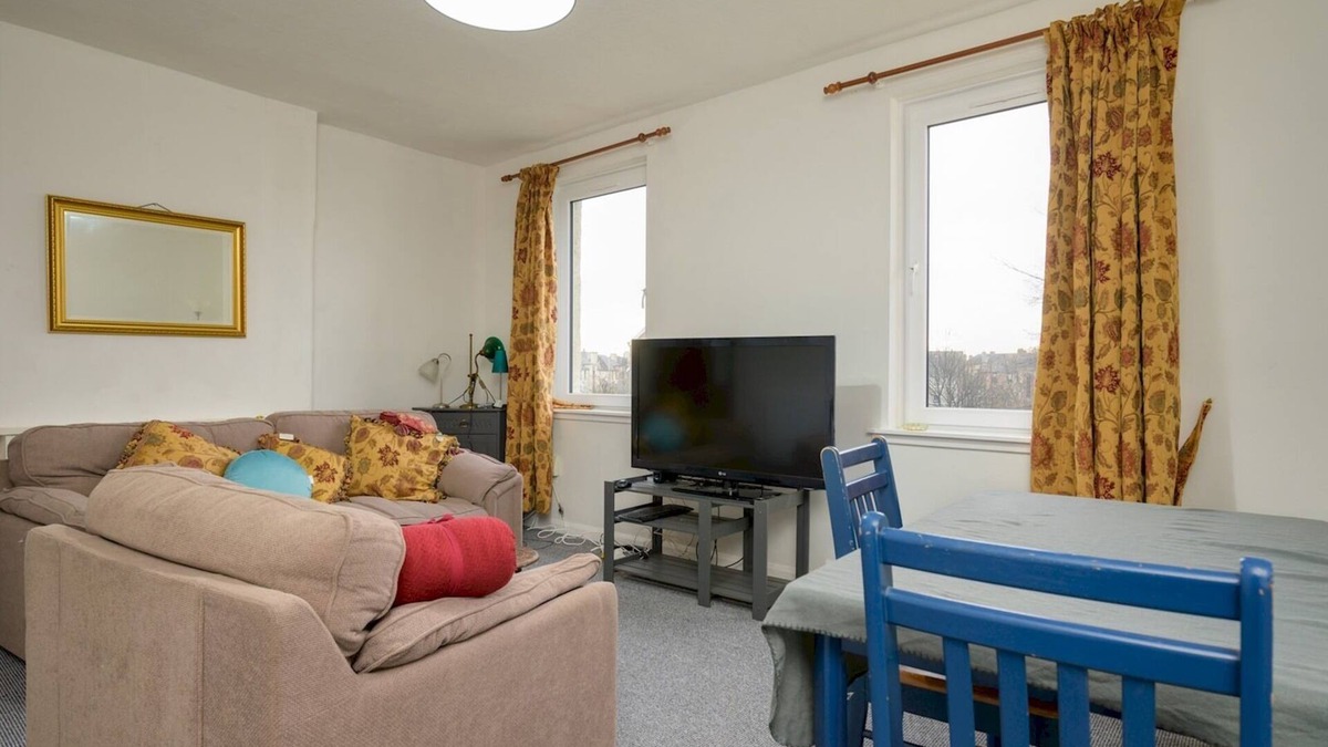 Restalrig Apartment | Pass the Keys | 1-Bedroom Edinburgh Flat Near Arthur’s Seat