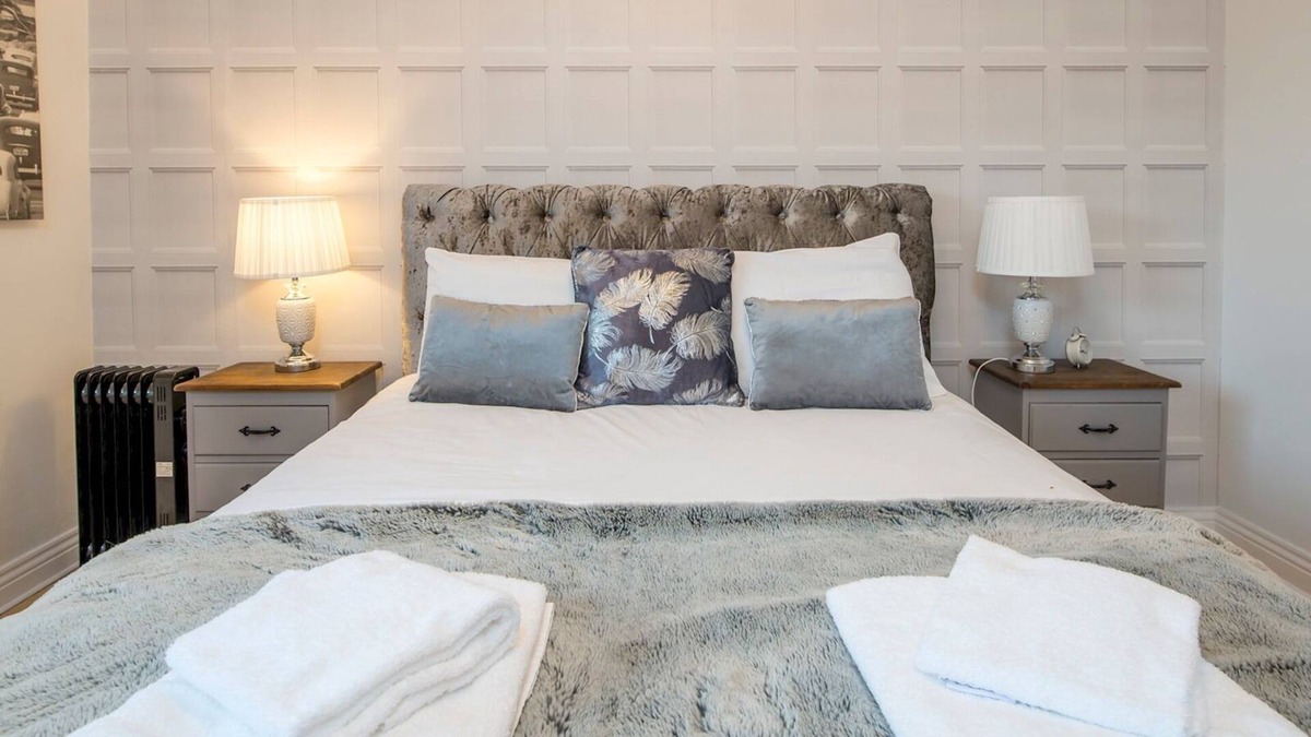 Atlantic Wharf Apartment | Pass the Keys | 2 Bed Apartment with Views & Parking very central!