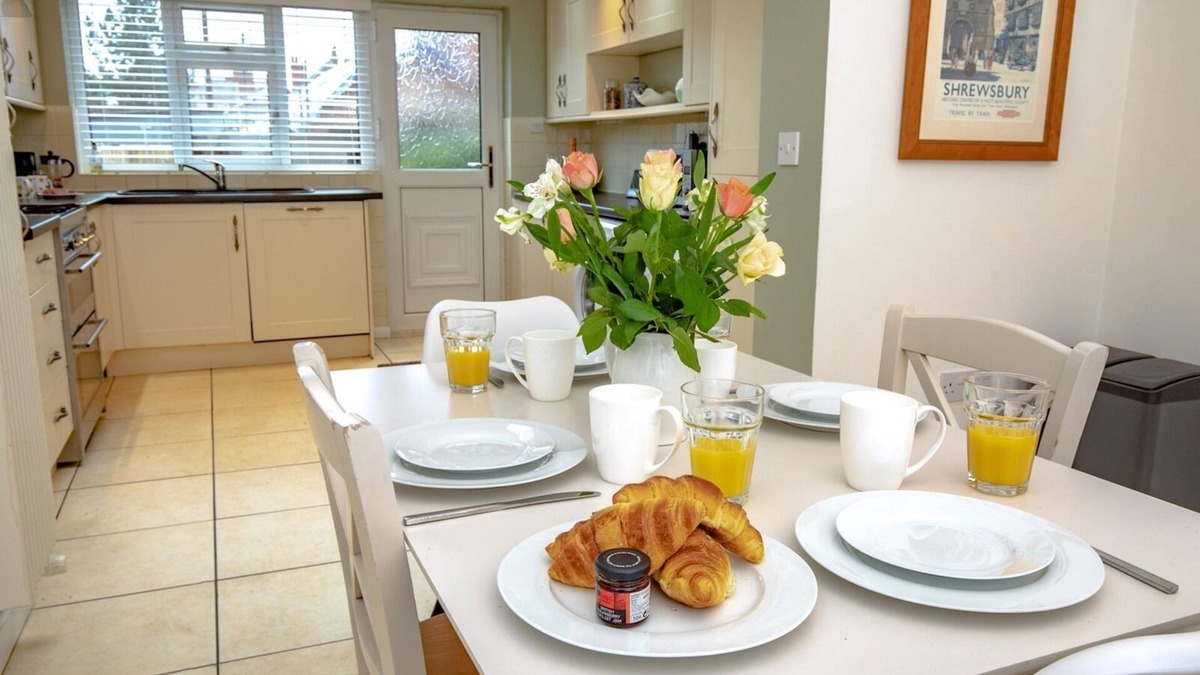 Shrewsbury House | Pass the Keys | 3 bedroom home within walking distance of town