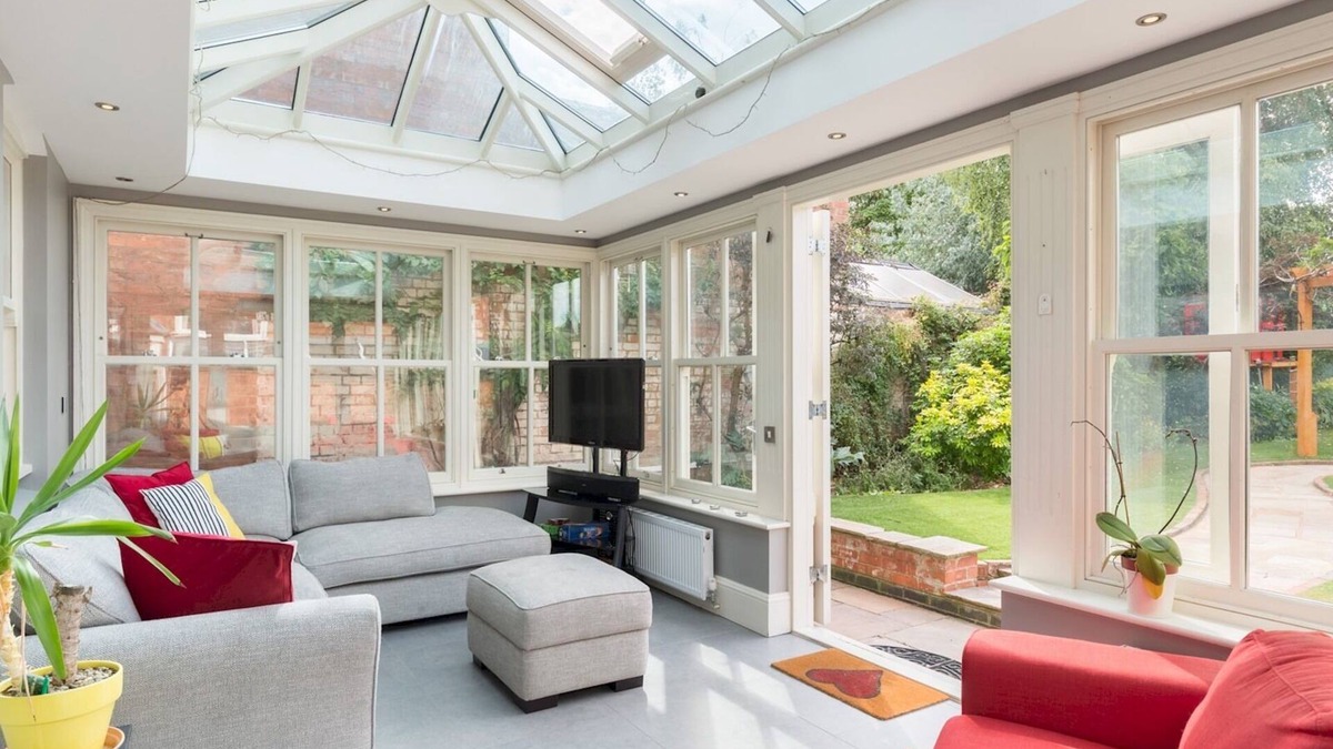 Kenilworth House | Pass the Keys | 4Bed Home in Kenilworth with Parking