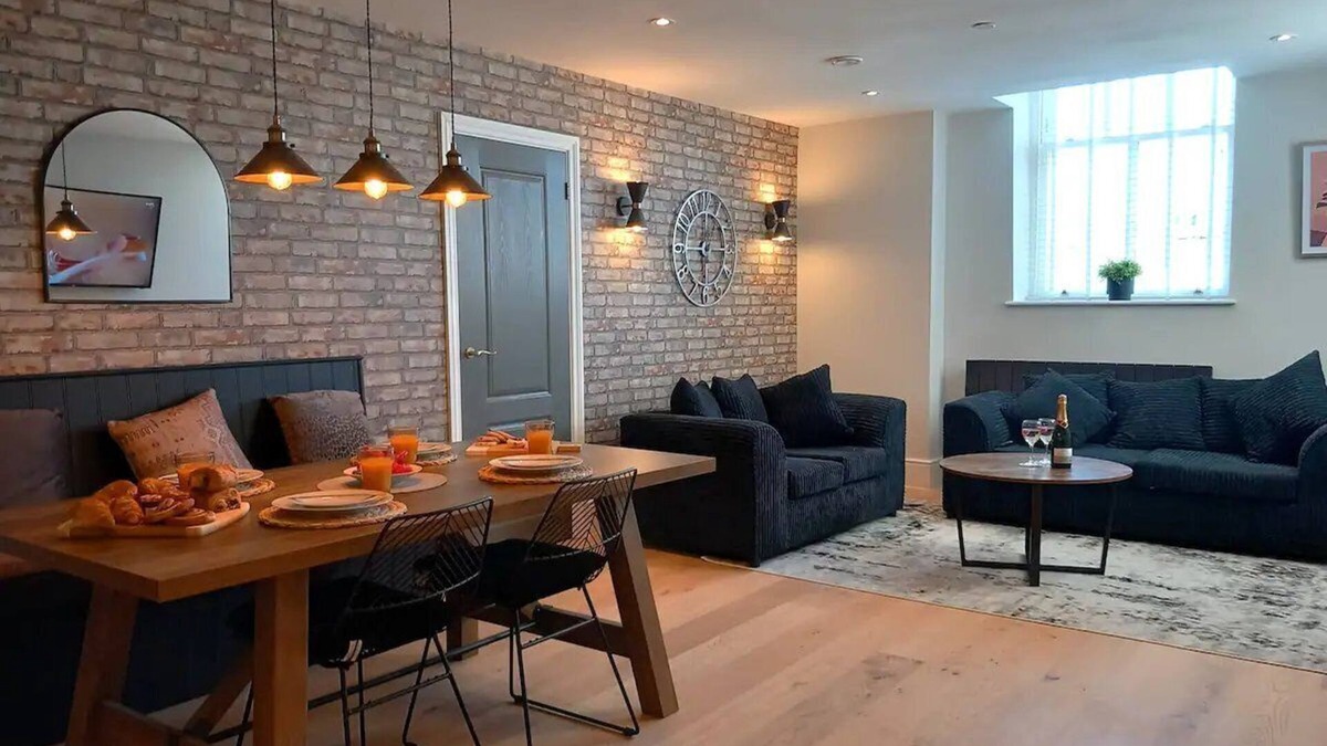 Bont Newydd Apartment | Pass the Keys | Apartment 2 Old Conservative Club in Historic Town