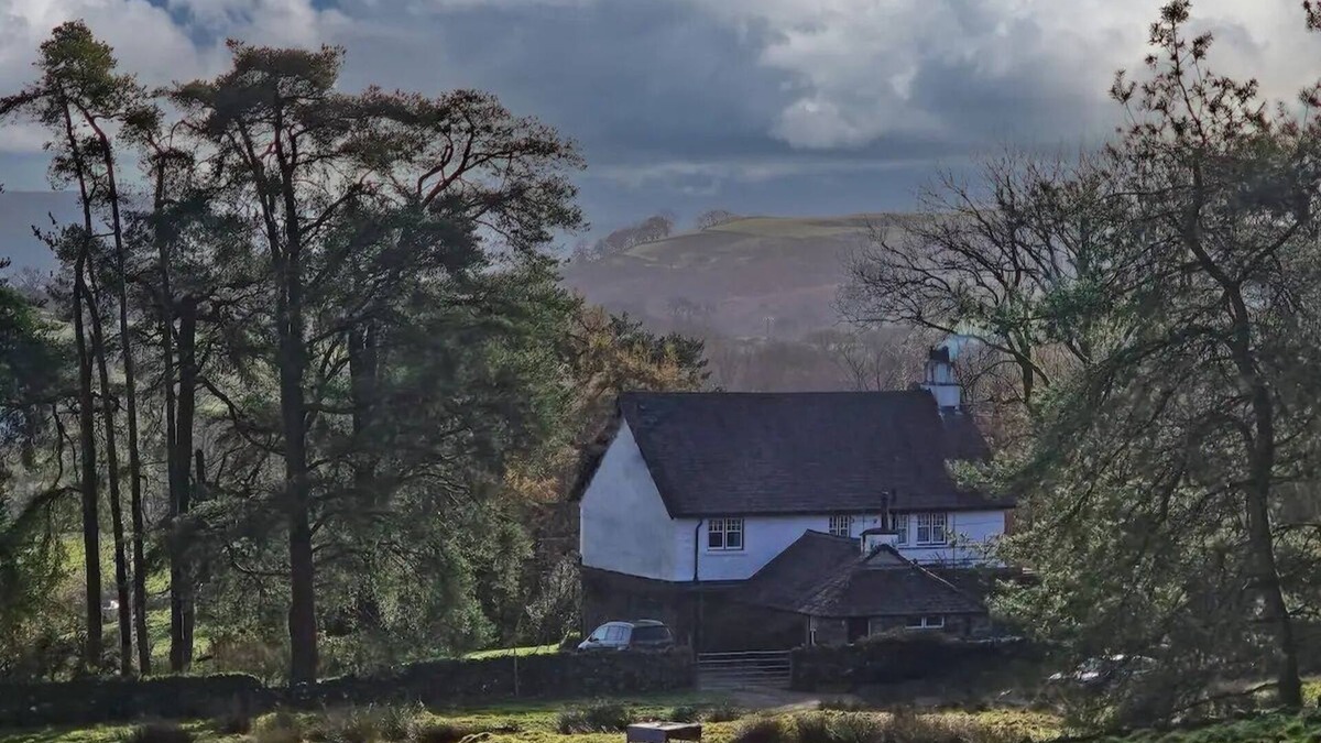 Torver House | Pass the Keys | Beautiful Detached Farm House Near Lake Coniston
