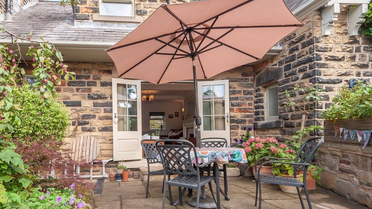 Adel House | Pass the Keys | Breathtaking view Family home Leeds