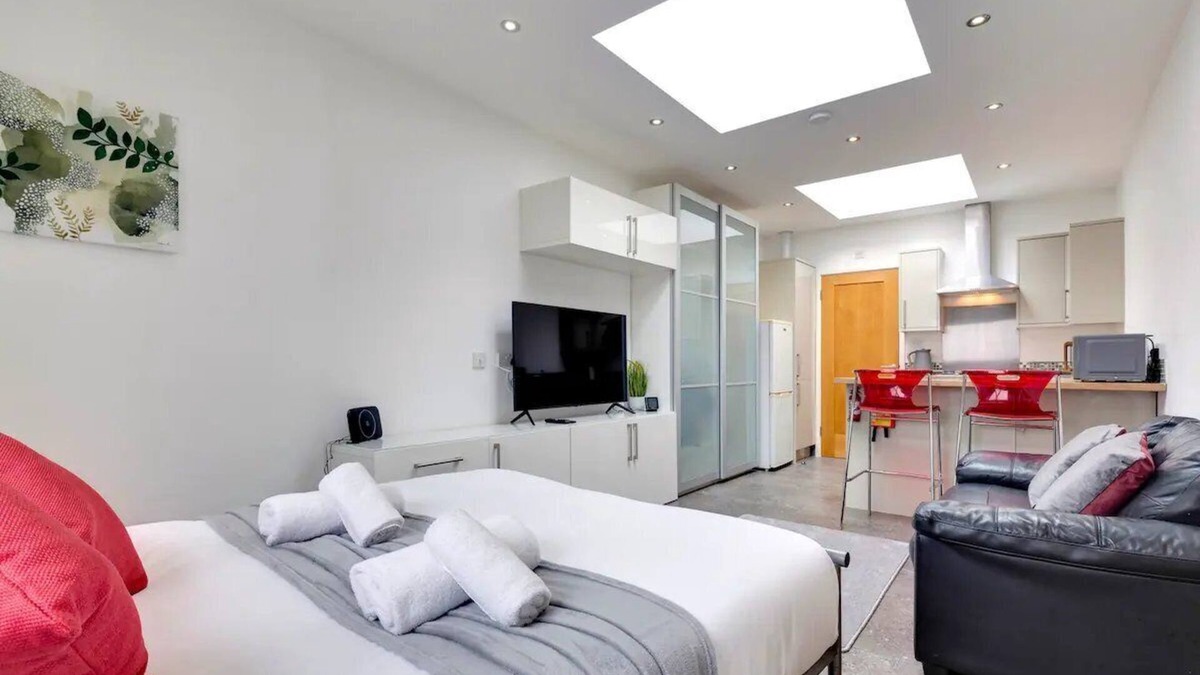 Mill Road House | Pass the Keys | Central & Modern Cabin on Mill Road