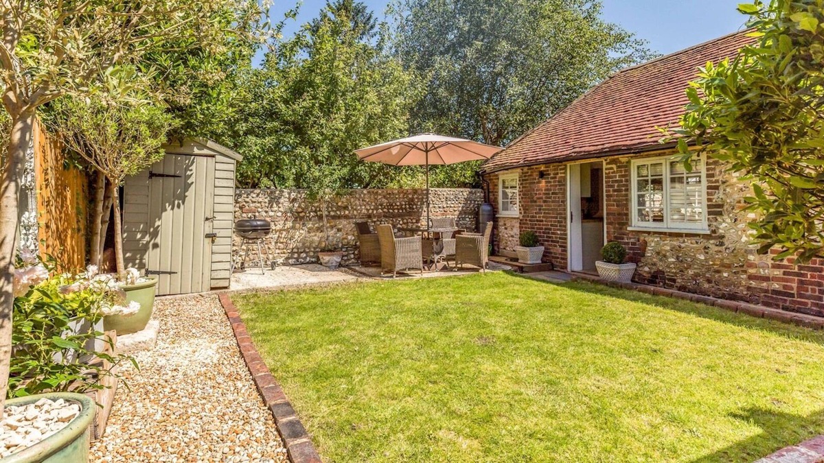 Singleton Cottage | Pass the Keys | Charming Cottage with pretty Private Garden