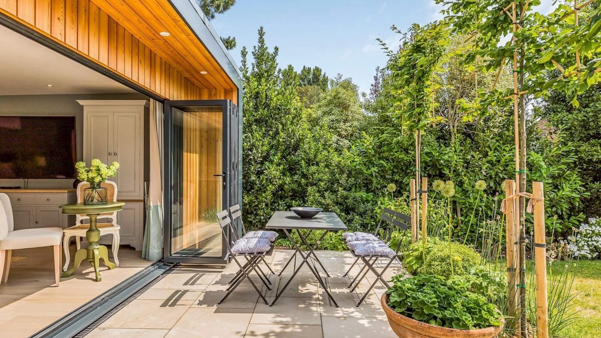 Bosham Apartment | Pass the Keys | Charming Bosham Garden Lodge