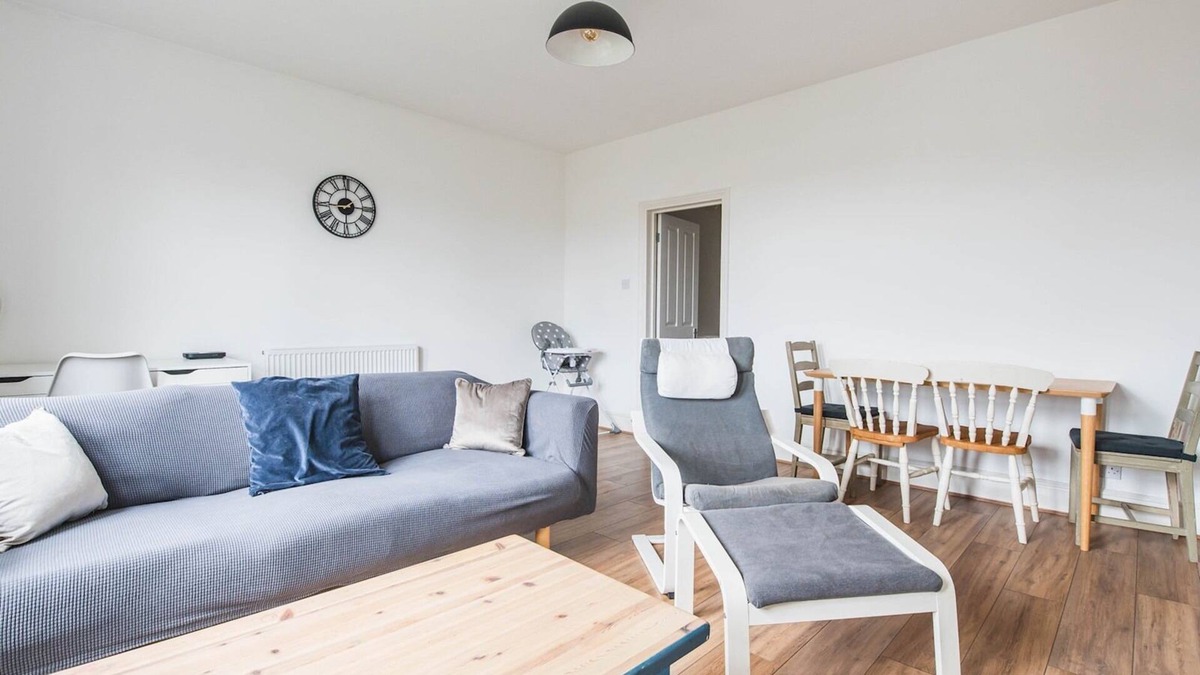 Lea Bridge Apartment | Pass the Keys | Charming and Bright Flat in Leyton