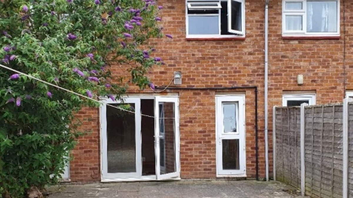 Shrewsbury House | Pass the Keys | Cheerful large 3 bedroom house in quiet cul-de-sac