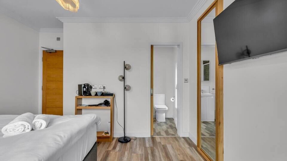 Petham Apartment | Pass the Keys | Church View a Tranquil Space for Two