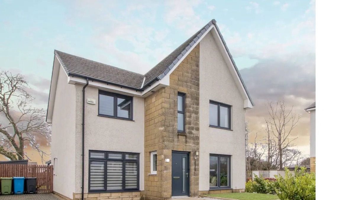 Newton Mearns House | Pass the Keys | Comfortable and Fabulous Family Home