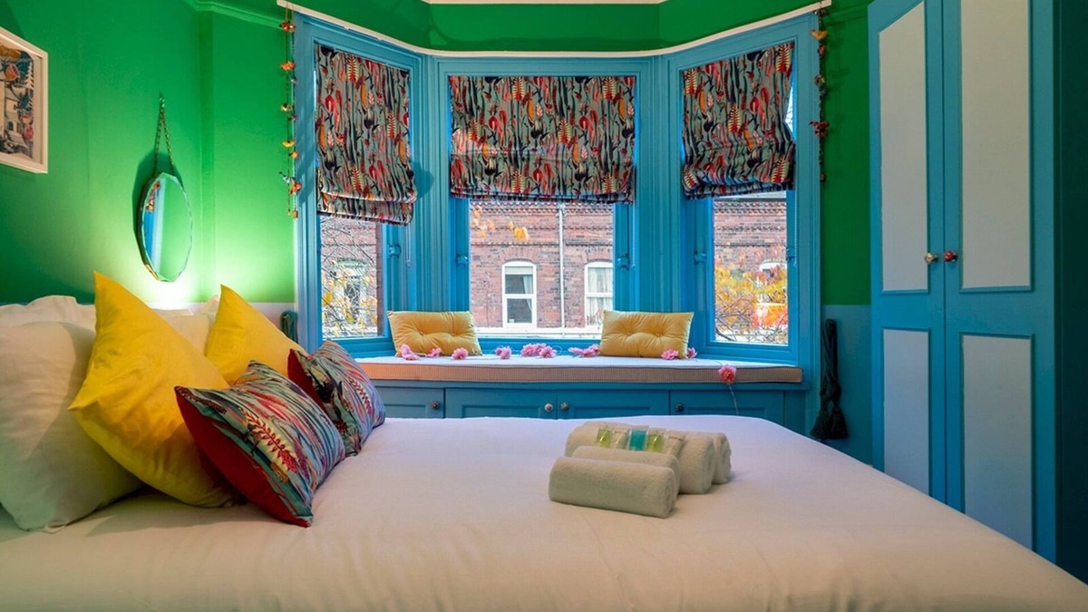 Ormeau House | Pass the Keys | Colourful, Quirky Artist-Owned 3 Bed Next to Cafes