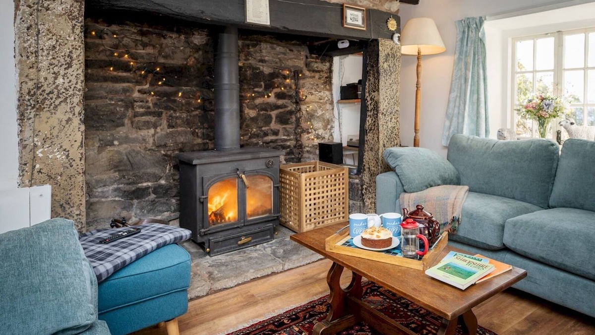 Craven Arms House | Pass the Keys | Cosy cottage hideaway set in beautiful countryside