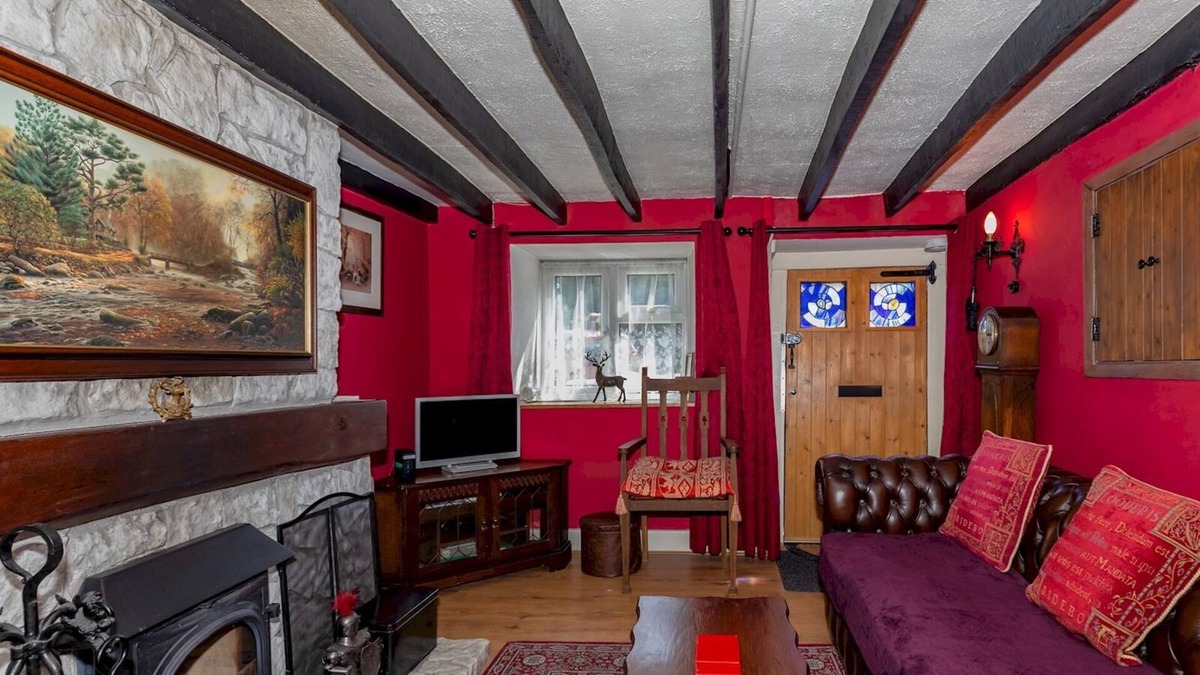 Puriton House | Pass the Keys | Cosy Cottage with Fireplace