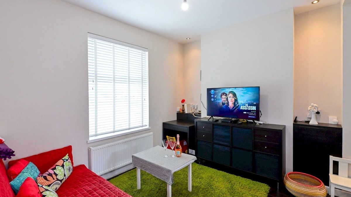 Whitchurch House | Pass the Keys | Cozy family home near Cardiff Centre