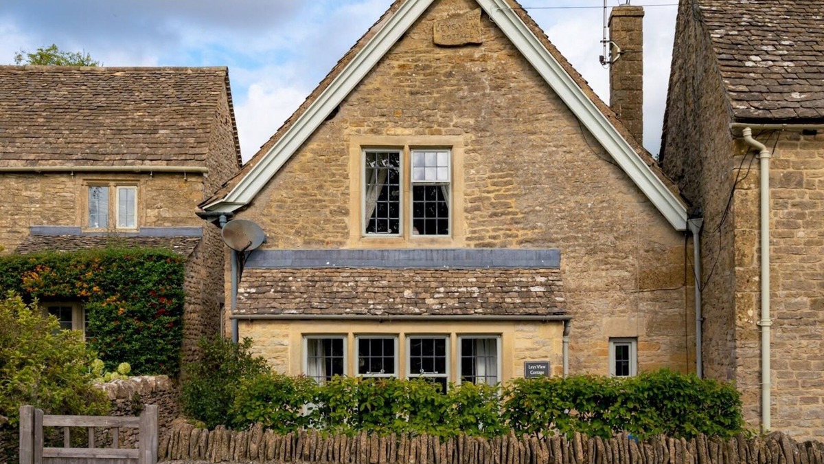 Longborough House | Pass the Keys | Delightful 4 bedroom Cotswold character cottage