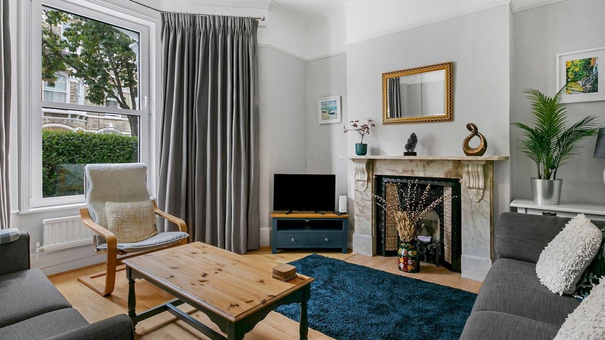 Northcote House | Pass the Keys | Elegant GetAway House in Vibrant Clapham Juction
