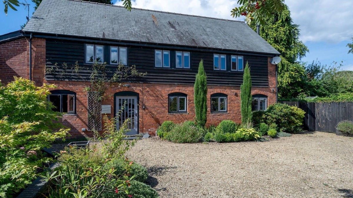 Ashford Bowdler House | Pass the Keys | Countryside home 5 minutes from Ludlow