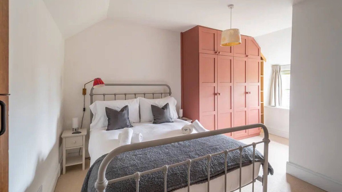Whichford House | Pass the Keys | Unicorn Cottage | Rural Cotswold Escape